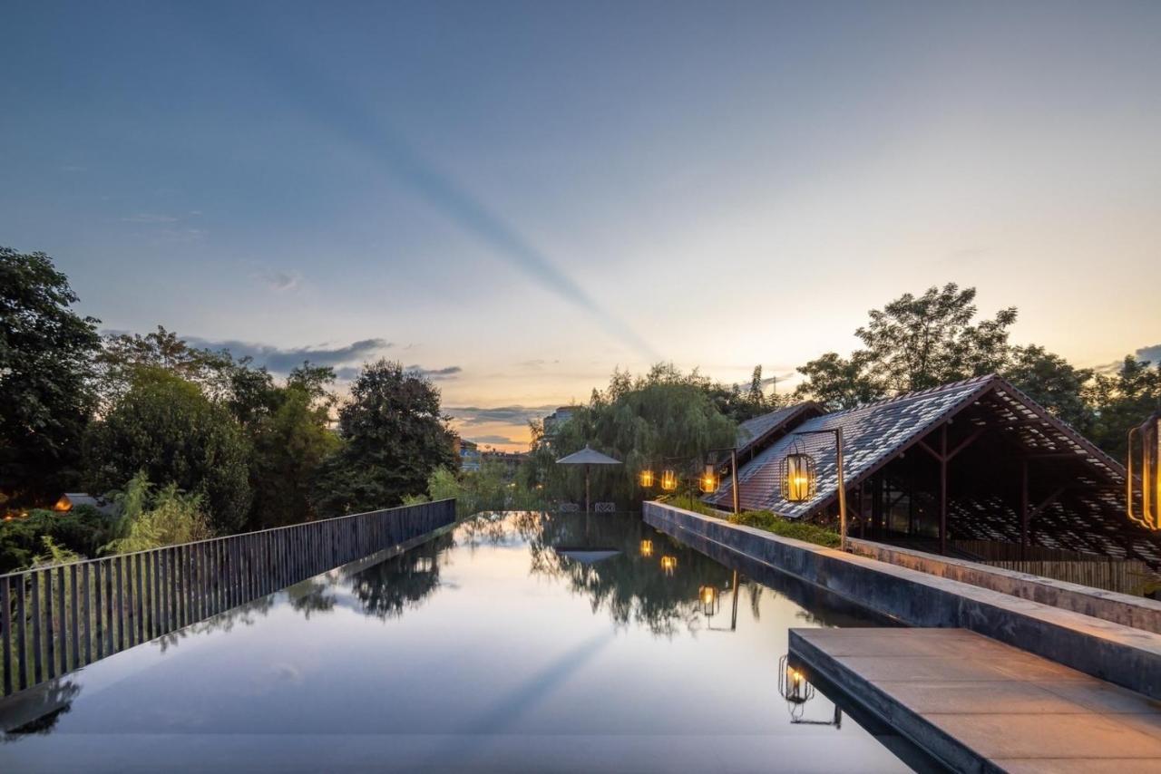 Hotel Ping Silhouette Chiang Mai Bagian luar foto